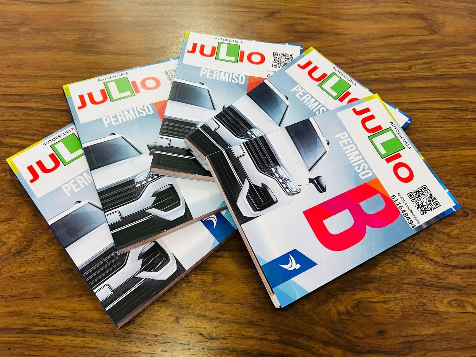 Material didáctico del permiso B de Autoescuela Julio
