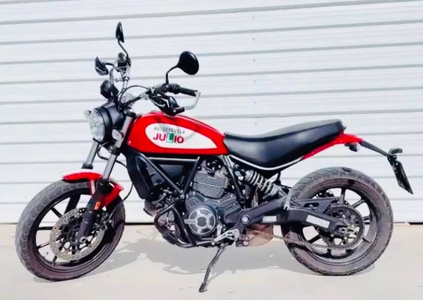 Ducati Scrambler 400, motocicleta de prácticas del permiso A2