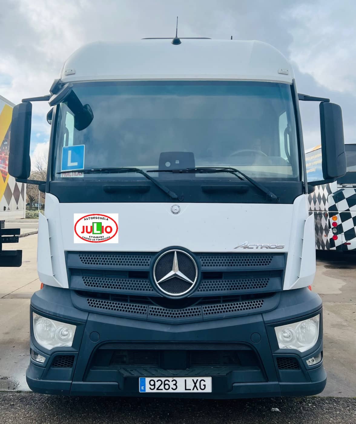Mercedes-Benz Actros, camión de prácticas de los permisos C y C+E